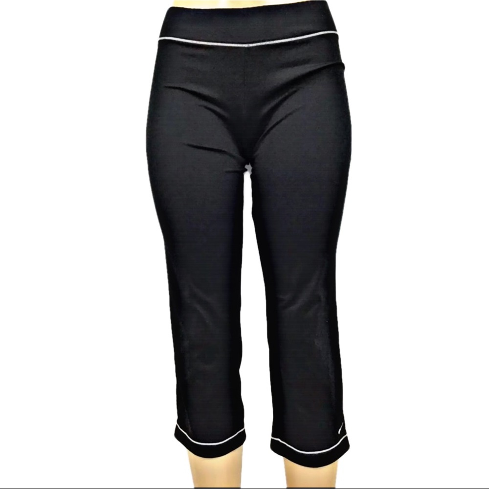 NIKE Black Cropped Capri Leggings